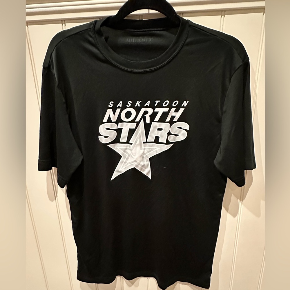 AUTHENTIC T-SHIRT COMPANY Size Medium Black & White Short Sleeve Saskato…